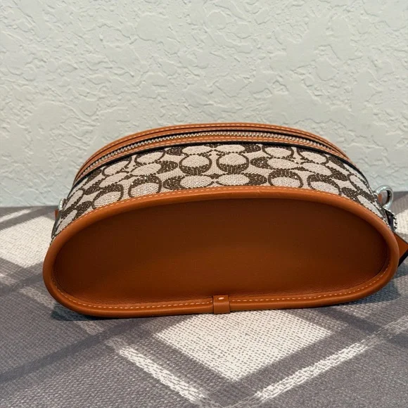 Coach Trail Bag in Crystal Signature, Limited Re-Edition 1994. NEW - Picture 3 of 10